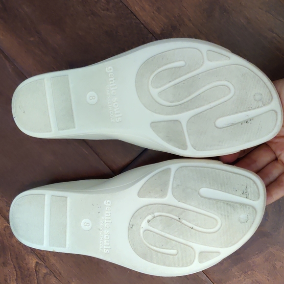 Gentle Souls by Kenneth Cole Women's Gisele Eva Wedge Sandal Eggshell Size 8 - Picture 5 of 9